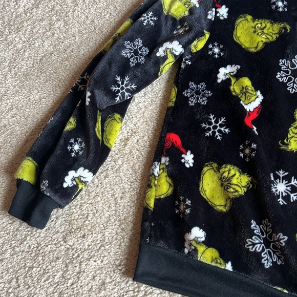The Grinch plush long sleeve sweatshirt top green black red Christmas size Large - Picture 2 of 4